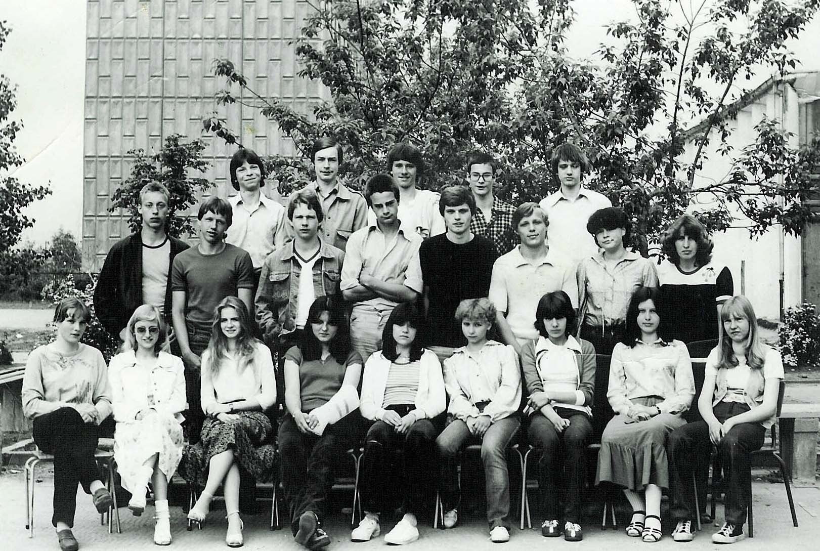 Grade 10A, 15th POS, Halle-Neustadt, class of 1982