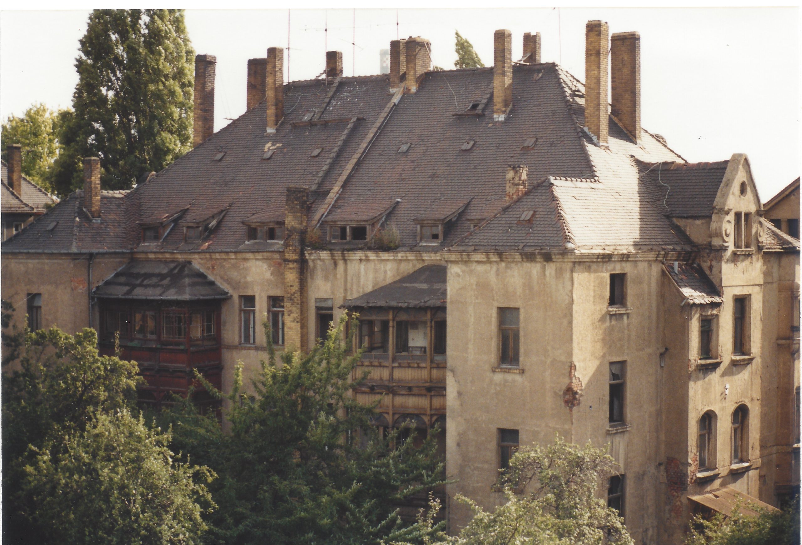 Authentic photo of a dilapidated villa in Leipzig