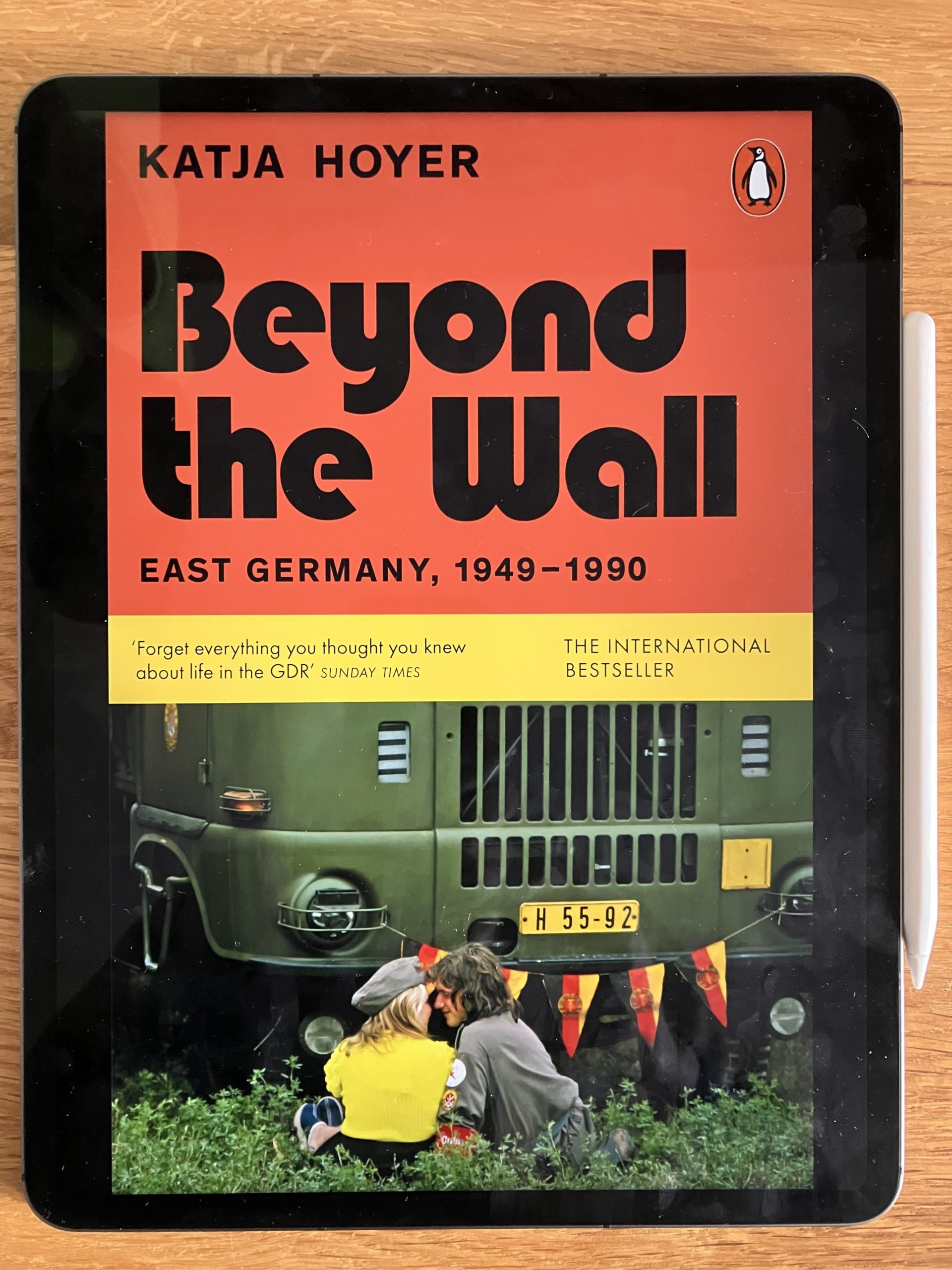 Cover page of the English-language original “Beyond the Wall” by Katja Hoyer